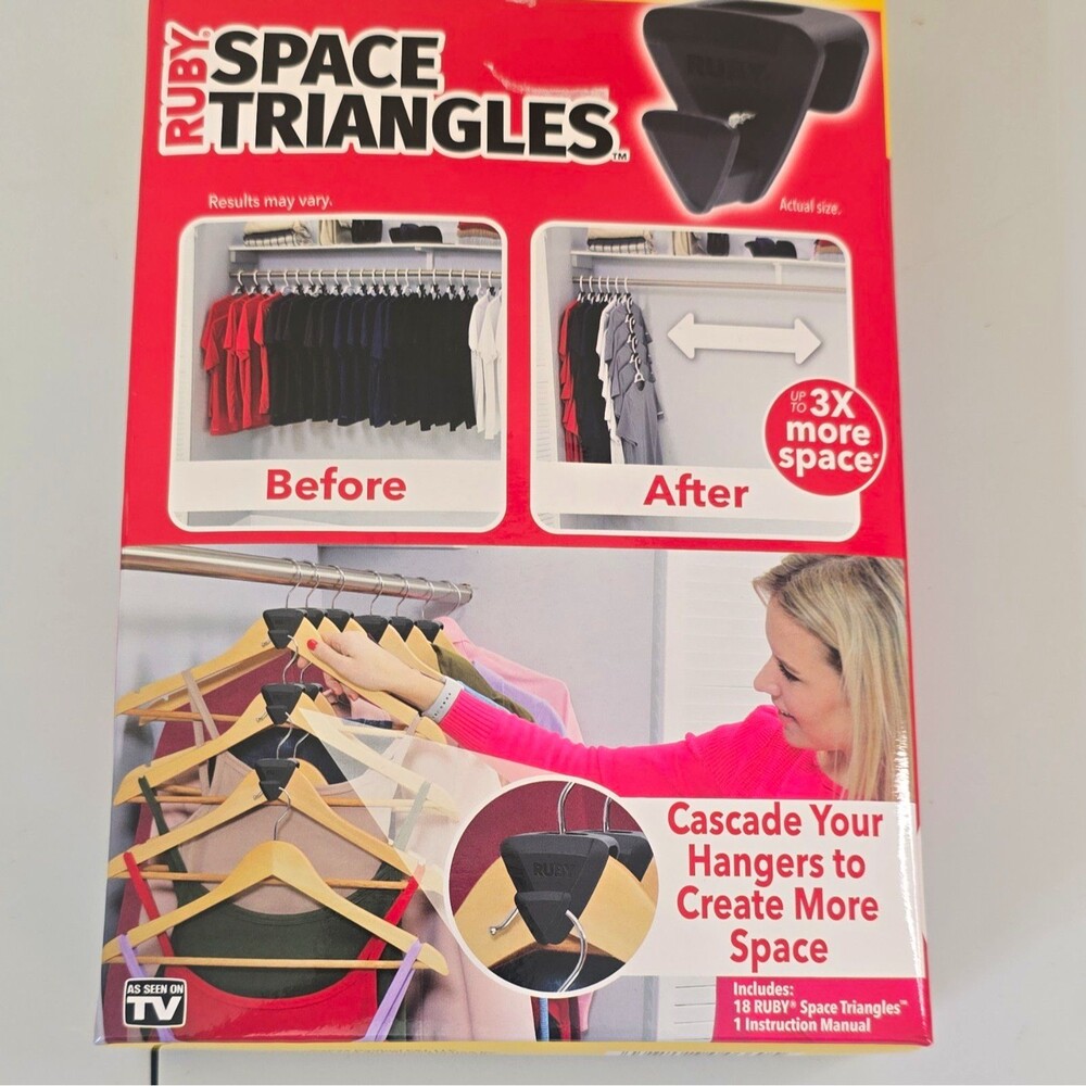 B8 BulbHead Ruby Space Triangles Space-Saving Hanger Organizer 18 Black